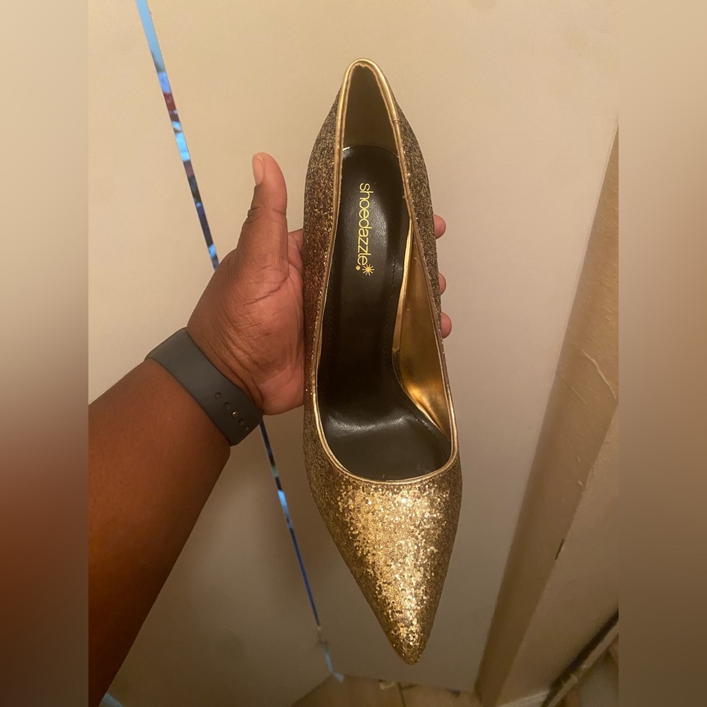 Gold glitter shoe